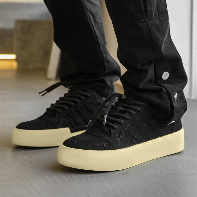 

​ 2025 Модные мужские туфли для скейтбординга — крутой уличный стиль, американский дизайн в стиле ретро, толстая подошва, повседневные и многофункциональные