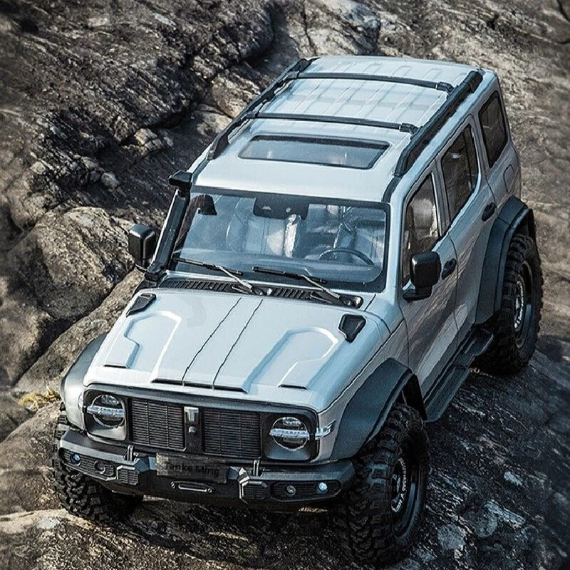 

Радиоуправляемая модель внедорожника KM 1/8 Tank 300, версия для соревнований, с прямой осью, электрическая, на пульте управления