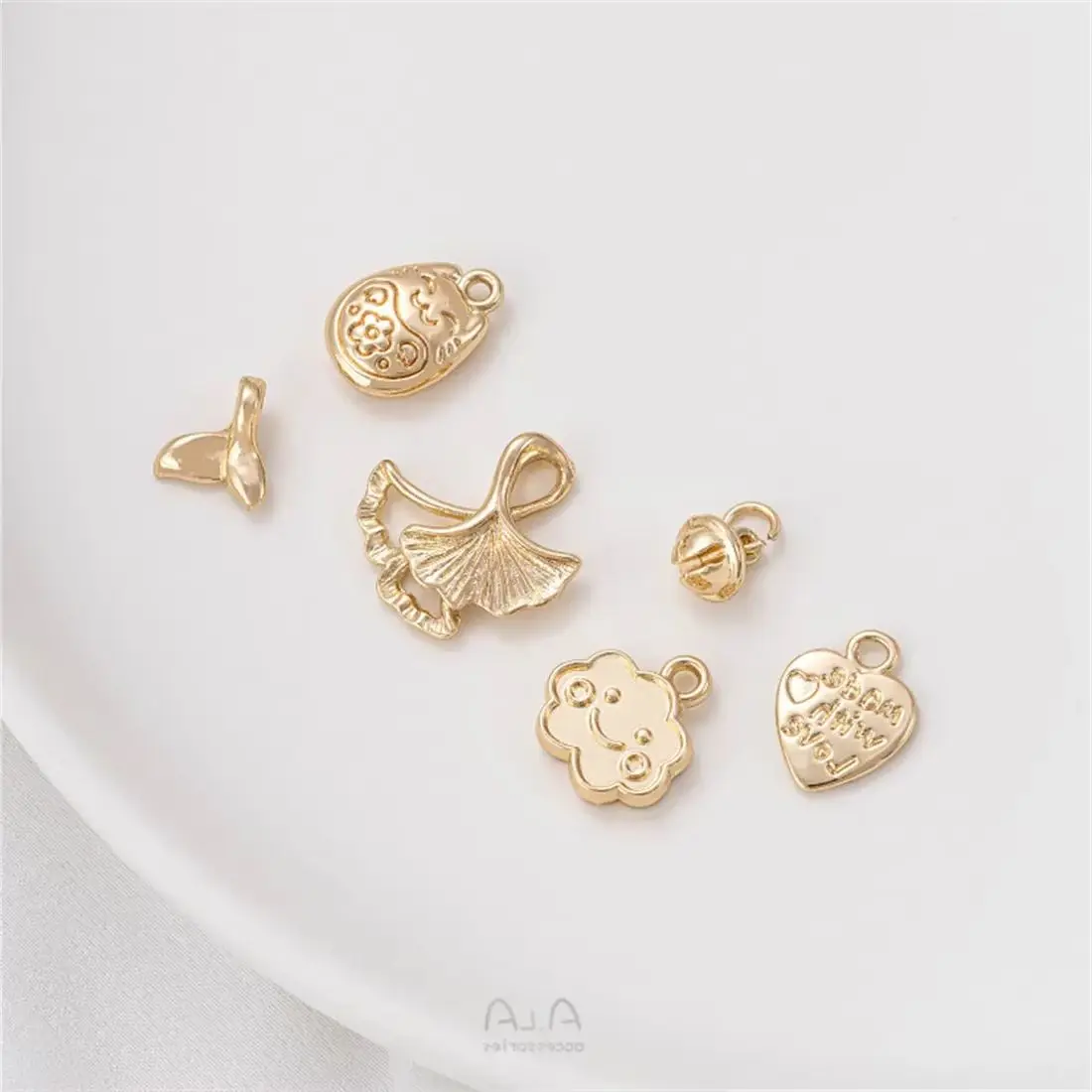 14K Gold-covered Clouds Fishtail Apricot Leaf Bell Lucky Cat English Heart Pendant Diy Handmade Jewelry Pendant C382