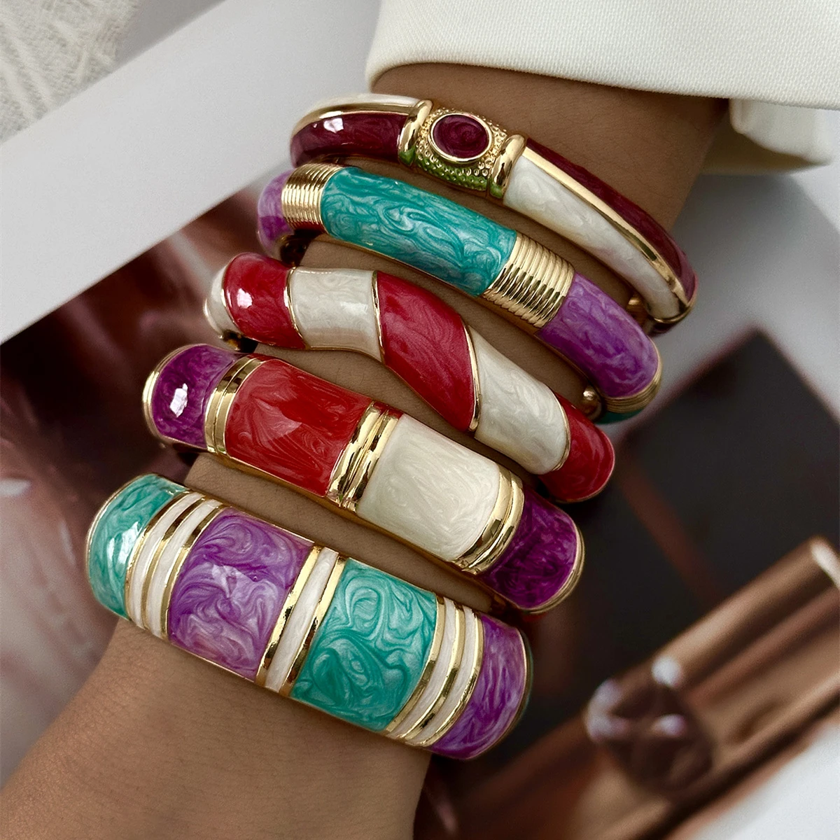 Modische Böhmische Bunte Emaille-Armreifen für Frauen Punk Goldfarben Geometrische Feder-Armreifen Charms Party-Schmuck Geschenke – Detail 3