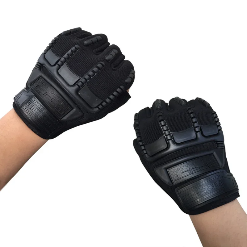 Guantes de medio dedo con remaches de silicona suave para hombres, guantes de fitness para montar al aire libre, entrenamiento de fitness, guantes tácticos