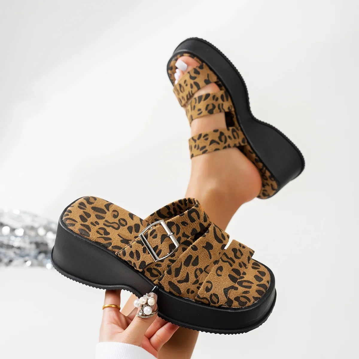 

Summer Comfortable Banquet Thick Soled High Heels Women Fashionable New Round Headed Leopard Print Wedge Heel Casual Slippers