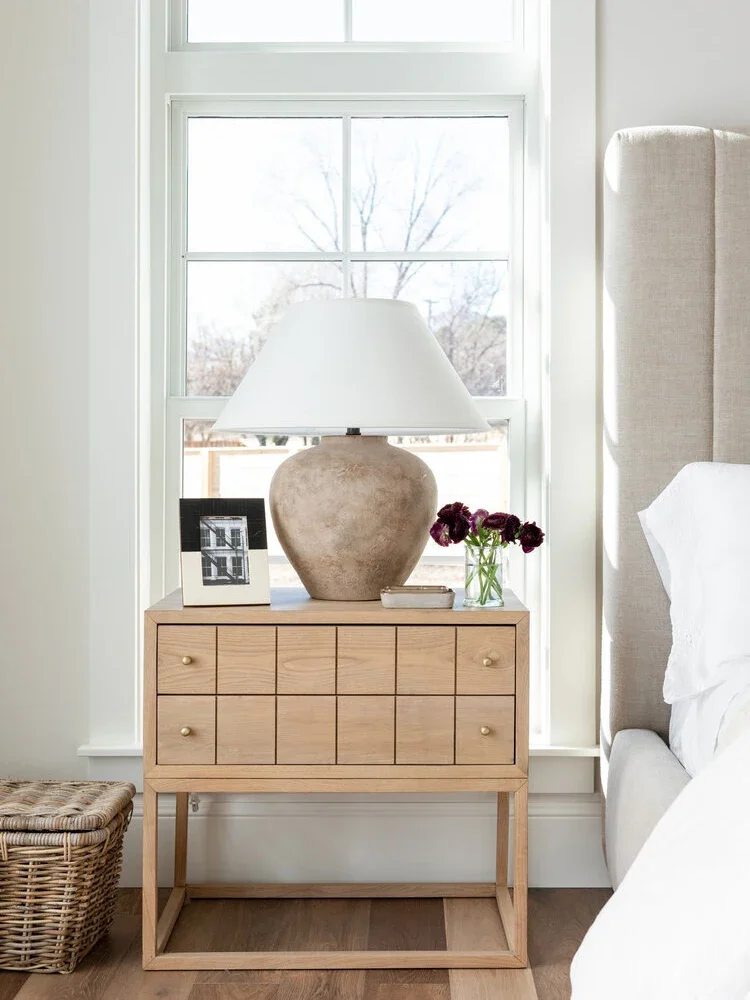 

Xiyu, Nordic modern simple American rural pastoral light luxury modern retro medieval oak bedside table