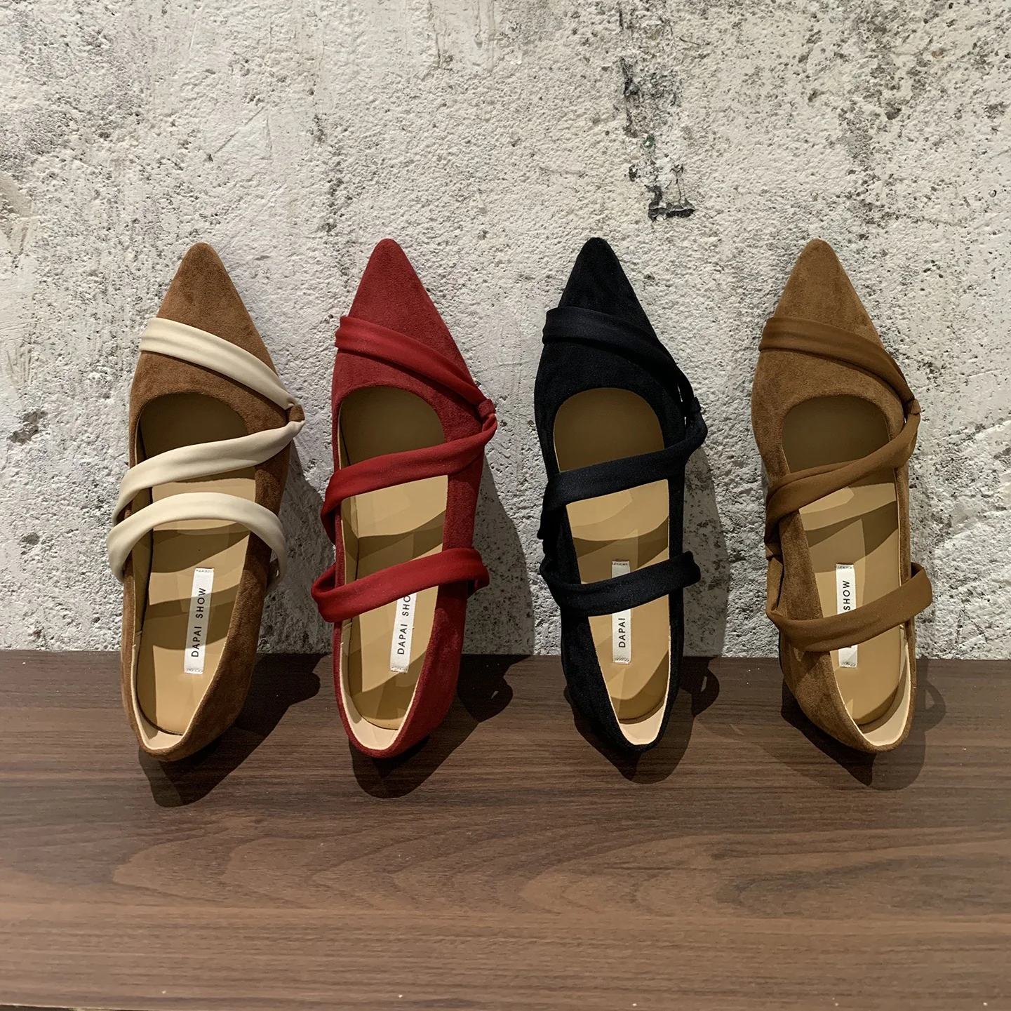 女性の靴プラットフォームモディス秋身長増加バレエフラット女性の靴ポインテッドトゥローファーファー付き下駄-2026-レトロファ