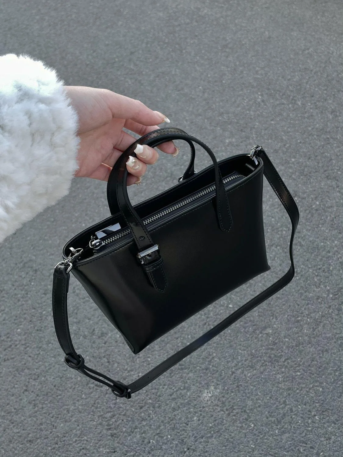 حقيبة يد نسائية عصرية متعددة الاستخدامات 2025، حقيبة كتف جديدة للتنقل اليومي، حقيبة يد عالية الجودة من الجلد الصناعي