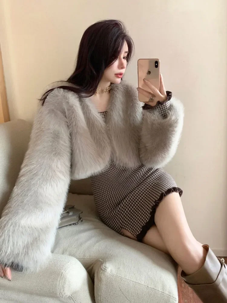 Elegant Women Faux Fur Coat Autumn Winter Cropped Faux Fox Fur Coat Sexy V-neck Short Fluffy Fur Jacket Women Clothing Club Tops