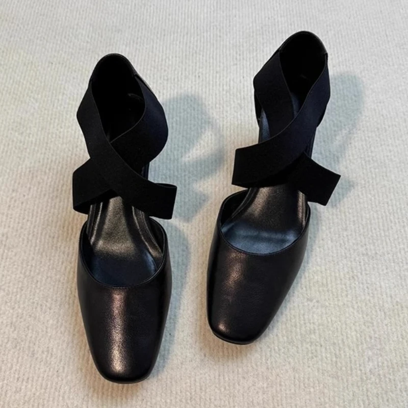 

Женские босоножки на высоком каблуке. Элегантные туфли на каблуке. Дизайнерские туфли-лодочки на массивном каблуке. Новые тенденции 2024. Обувь. Летнее модное платье. Сандалии.