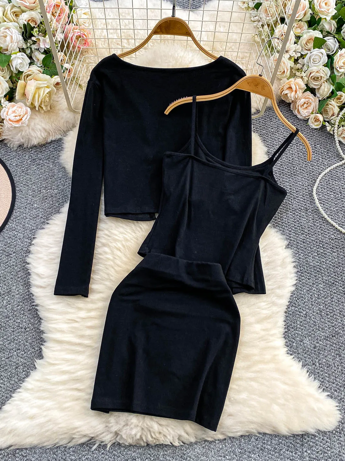 秋のデザイン、個性的なスパイシーガールチェーン付きトップス（胸パッドストラップ付き）＋スリムフィットスカートTシャツセット、ハイウエストで通気性抜群