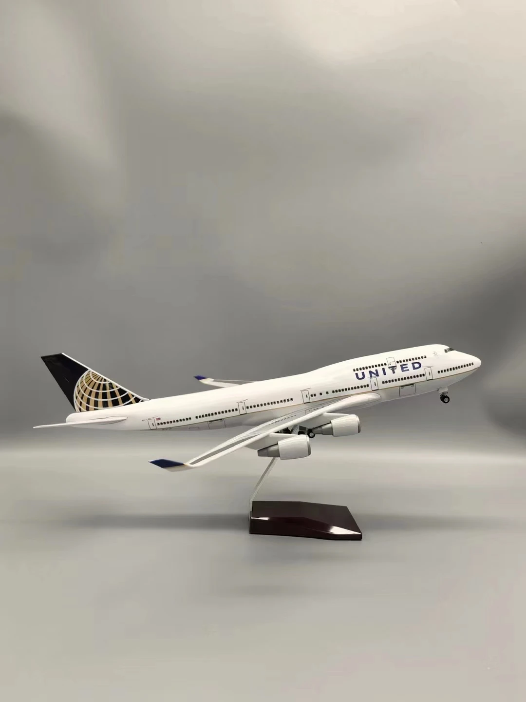 

47CM Aircraft Model Boeing 747 United Airlines Collection Plane With Landing Gear Wheels Resin Miniature Diecast Airplanes