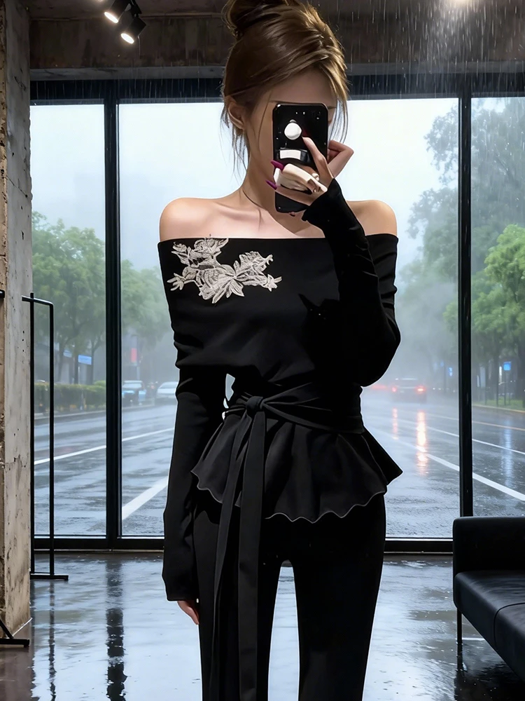 

Elegant Embroidered Asymmetrical One-Shoulder Top Women's Fashion Base Layer Shirt Spring New Style Slimming Waist Design