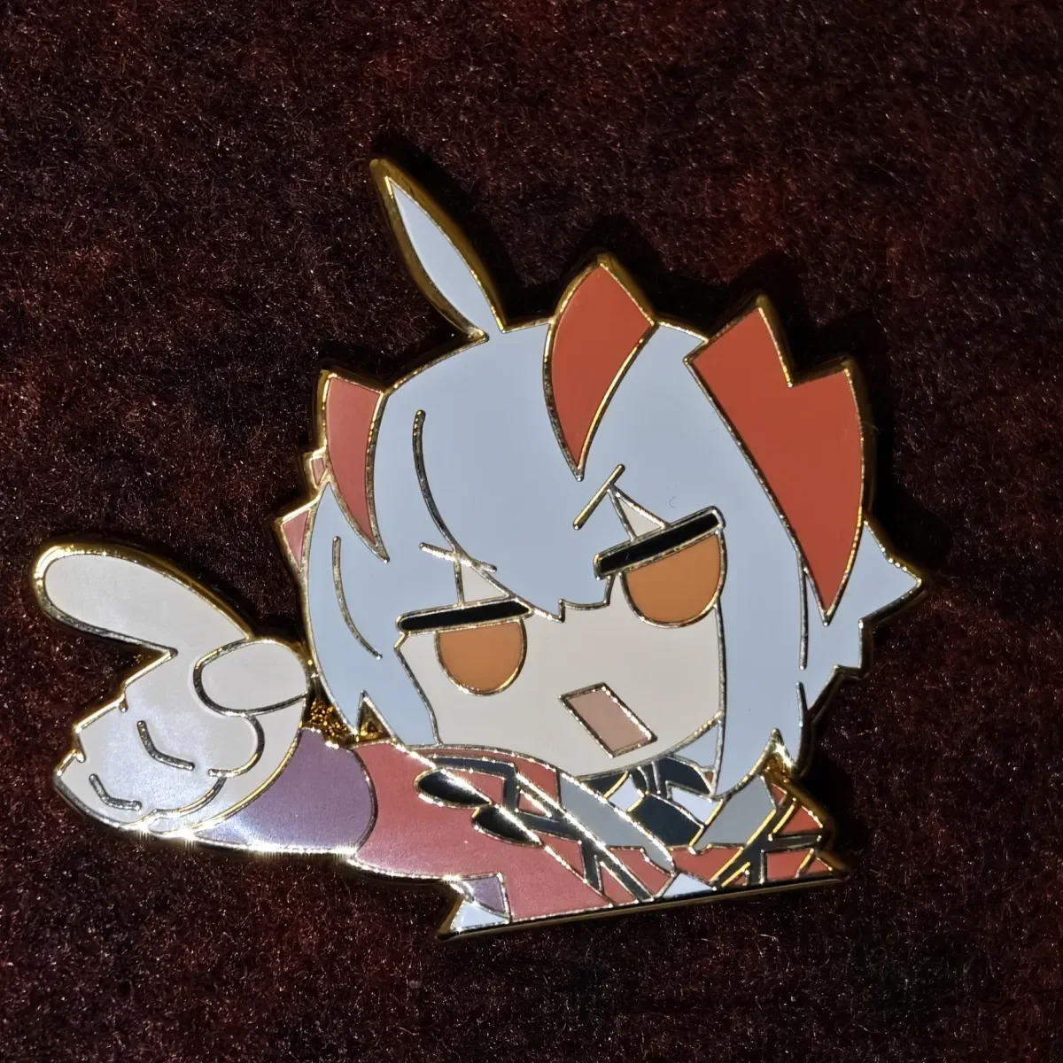 لعبة الفرسان لابلاند ديكادنزا دبليو تأثيري أنيمي Q نسخة أرقام شارة معدنية بروش قلادة اكسسوارات هدية الكريسماس