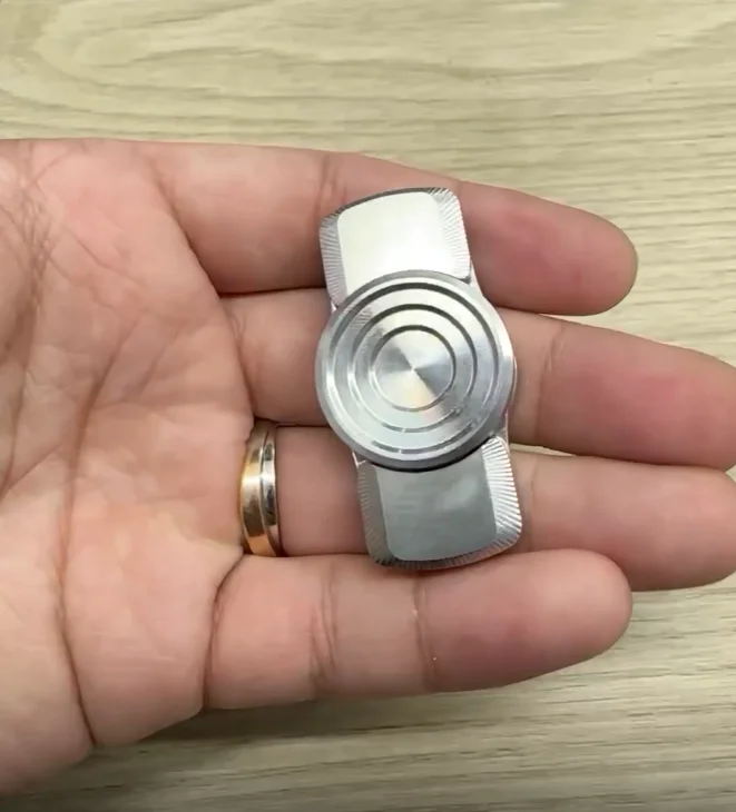 

Б/у спиннер EDC ss 2.0, гироскоп для пальцев, антистрессовая игрушка