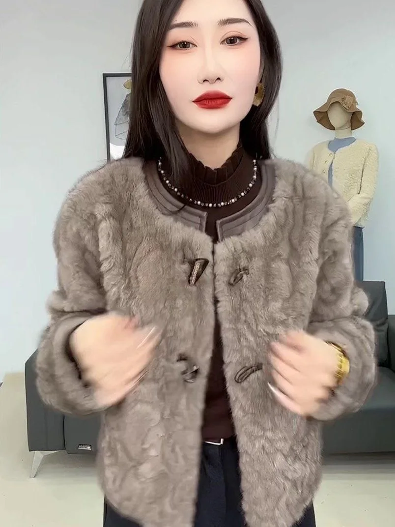 

Корейское короткое пальто-куртка для женщин, осень 2025, новая модная модель, пушистая куртка на пуговицах, с длинными рукавами, из полиэстера