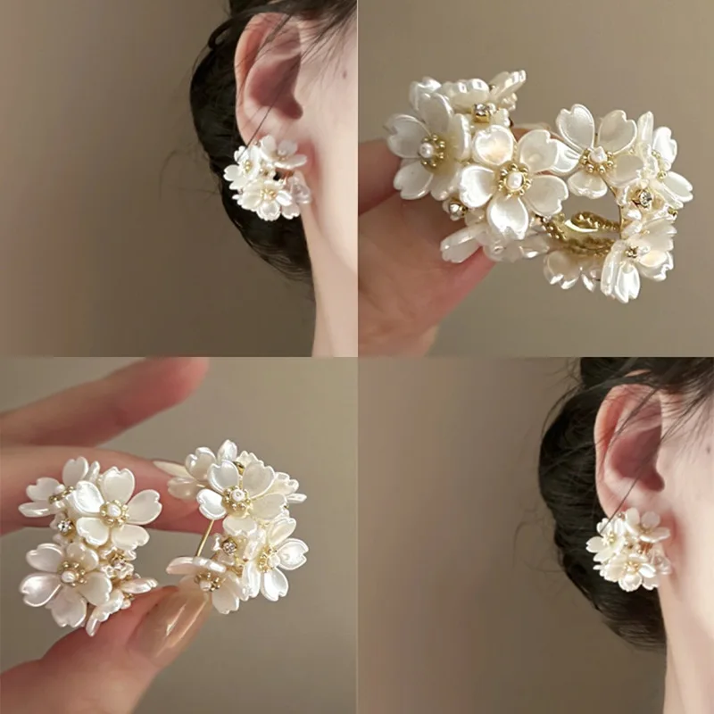 Silver Needle Pearl Flower Cluster Earrings Women's French Elegant Niche Design Earrings Women's Light Luxury High-end Earrings