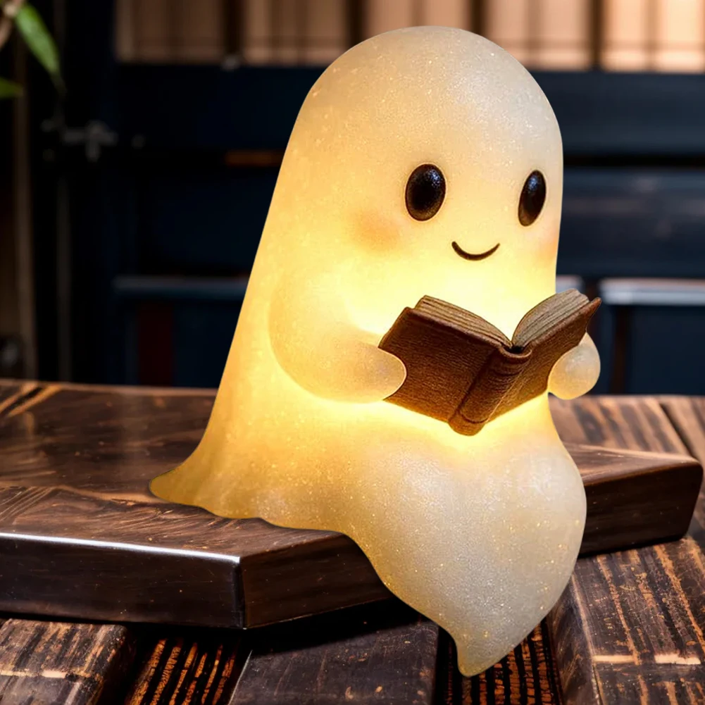 Lampka nocna na Halloween w kształcie ducha czytającego książkę, urocza lampka nocna z siedzącym duchem czytającym, dekoracja, duch czytający książkę, ciepłe światło ambientowe dla miłośników książek.
