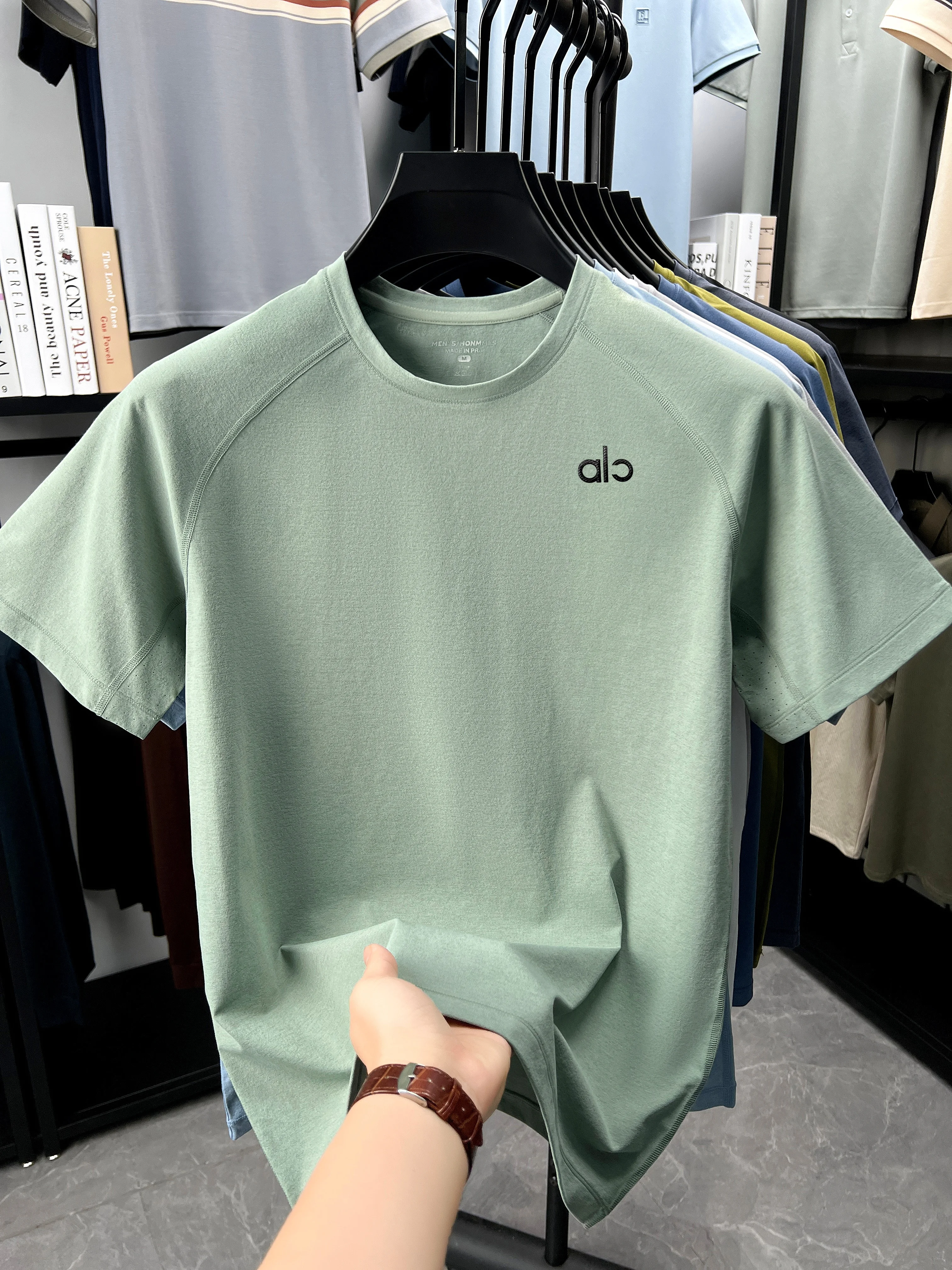 Sommermode-Marken-T-Shirt mit Rundhalsausschnitt und kurzen Ärmeln für Herren, bequemes und atmungsaktives, vielseitiges Alltags- und Sport-Oberteil – Detail 11