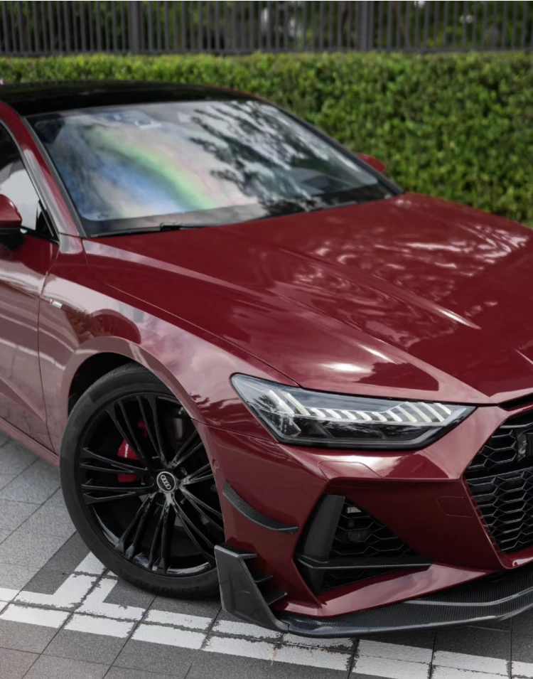 Glanzende 7D koolstofvezelfilm PET-ontgrendelingslijn Zwart goud koolstofvezel vinyl voor voertuigdecoratie Vinylfolie Koolstofvezel