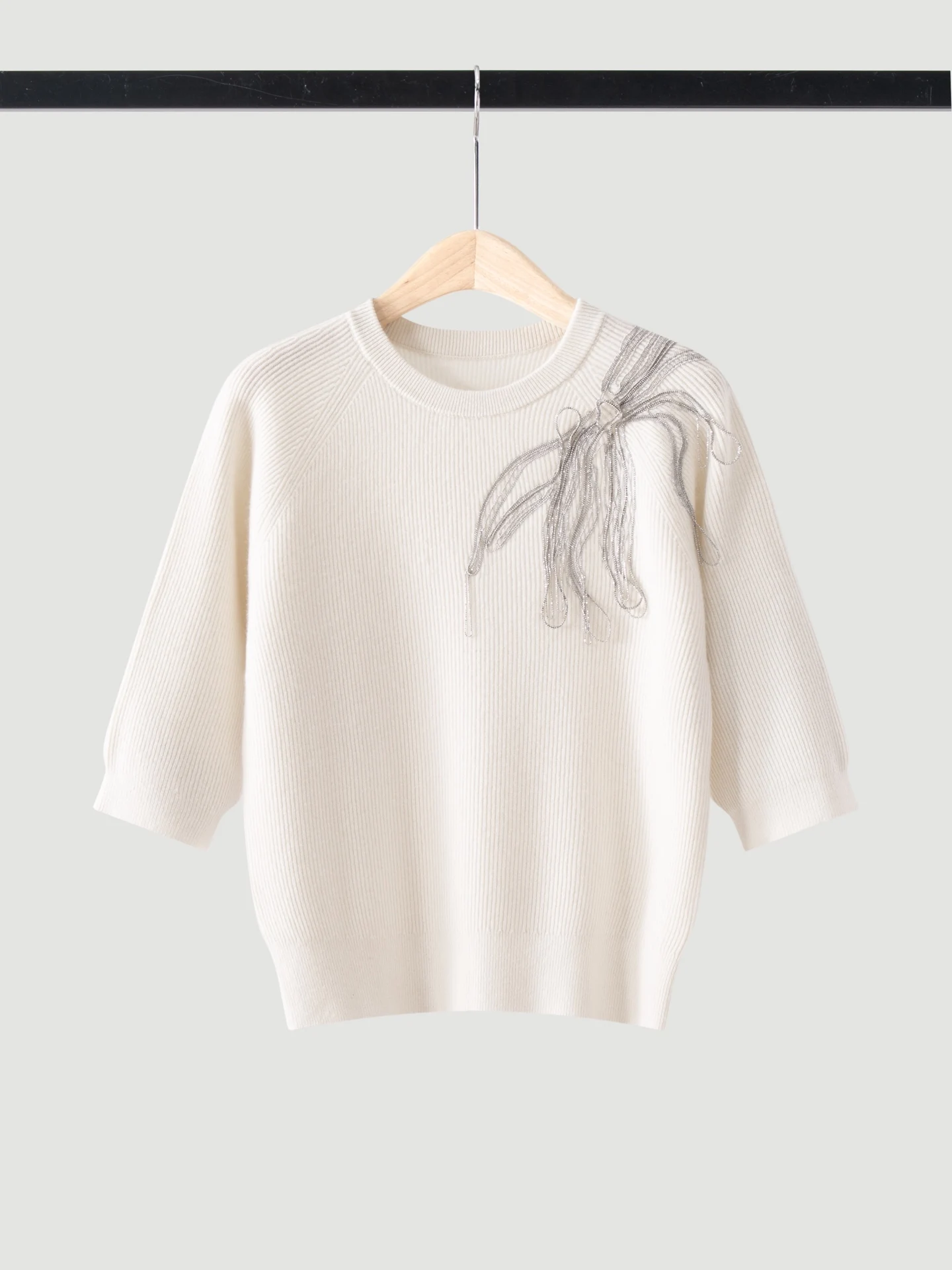 Women'S Fall/Winter 2026 Round-Neck Short-Sleeve Cashmere Sweater With Intricate Beaded Floral Design—A Versatile Cashmere Top