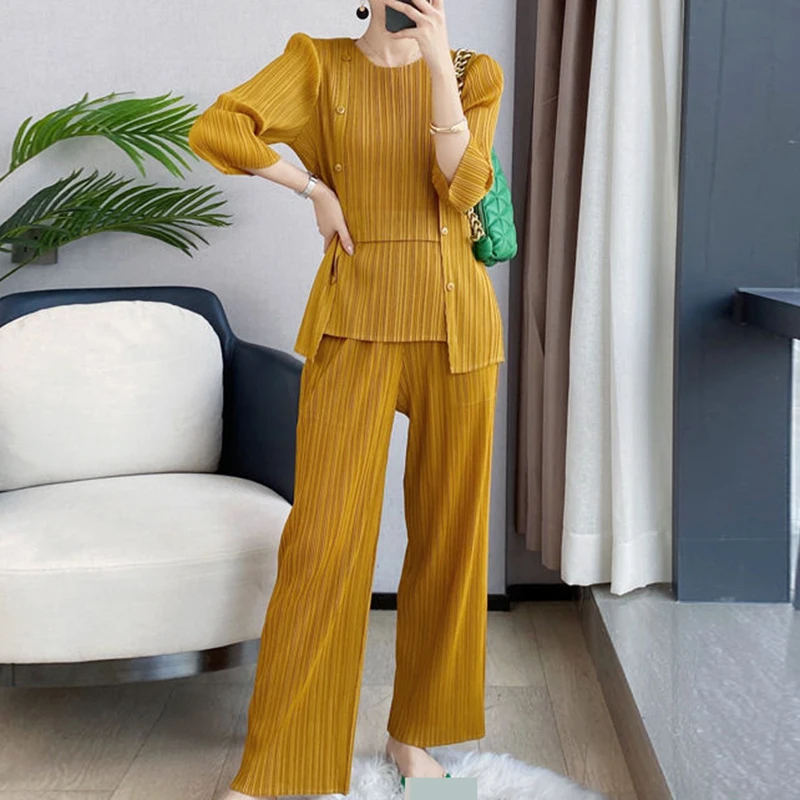 

High-end light luxury women's folds spring and autumn vacation fashion suit top straight-leg pants two-piece set Solid