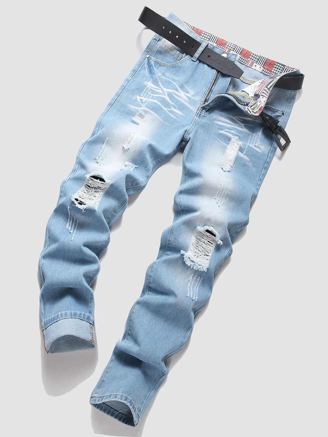 Gentlemen’s trendy streetwear in light colors make for an excellent gift for husbands and boyfriends. Jeans.