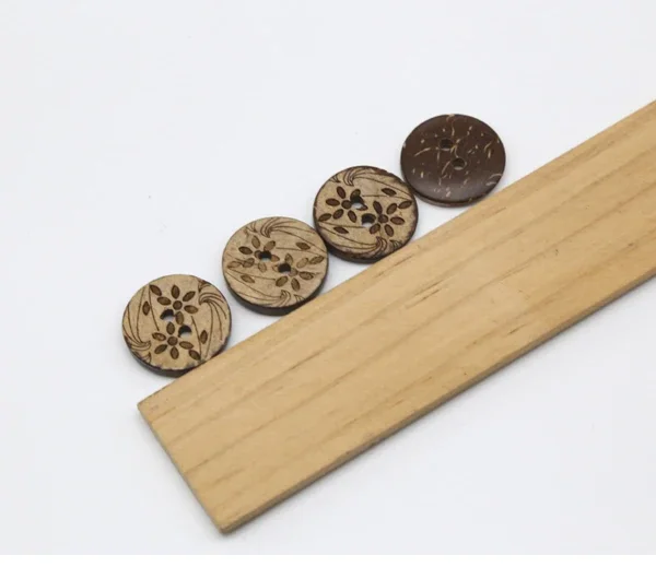 30pcs/lot Size: 12.5mm-20mm Round Natural Coconut 2 holes Buttons Flower Design Button Accssories Sewing Button (ss-899)