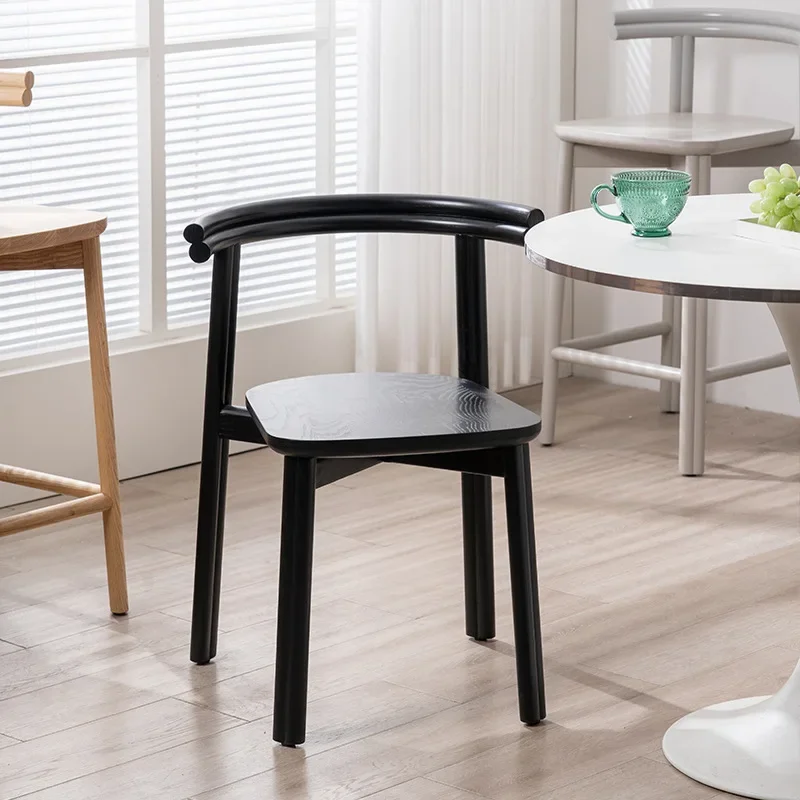 เก้าอี้ทานอาหารไม้เนื้อแข็ง ร้านอาหารอิตาเลียน โรงแรมบีแอนด์บี เก้าอี้ไม้แอชสีดำ