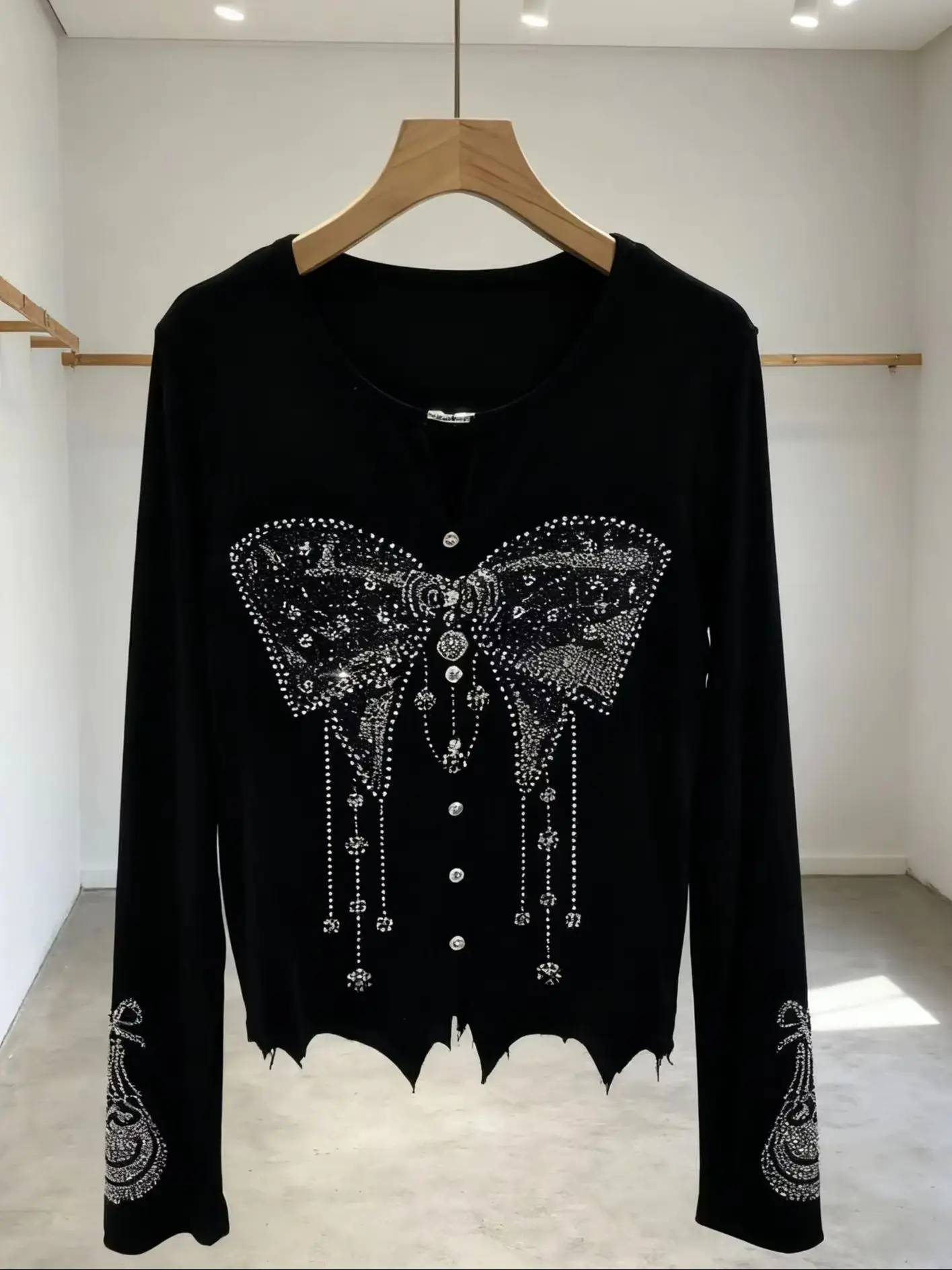 Large Size New Autumn Winter Black Long Sleeve T-shirt Elegant Bow Hot Drilling V-neck Pullover Top Fashion Women Basic Tees