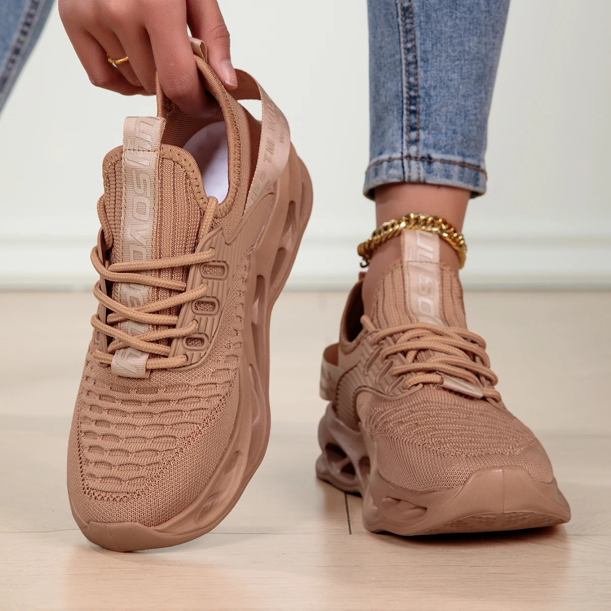 أحذية رياضية للنساء أحذية ركض شبكية قابلة للتنفس للرجال خفيفة الوزن لتعزيز الارتفاع أحذية رياضية كاجوال نعل مبطن مريح في الهواء الطلق