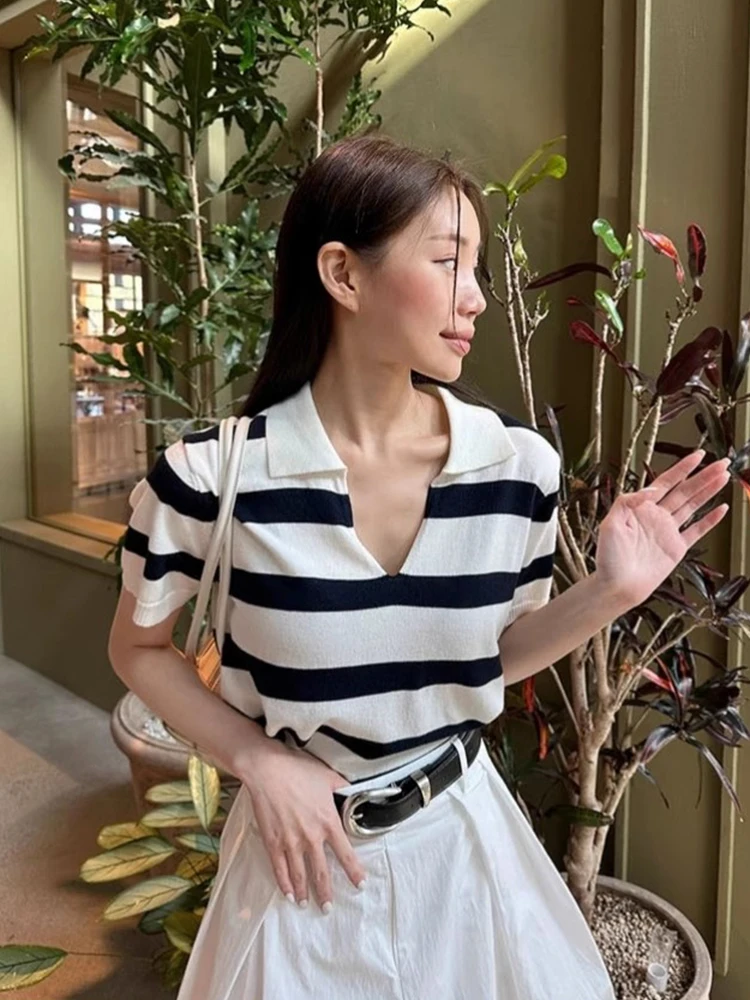 

Gagarich 2025 Color Blocking Striped Short Sleeved Knitted Shirt Summer Retro Style V-neck Soft and Versatile Slimming Top