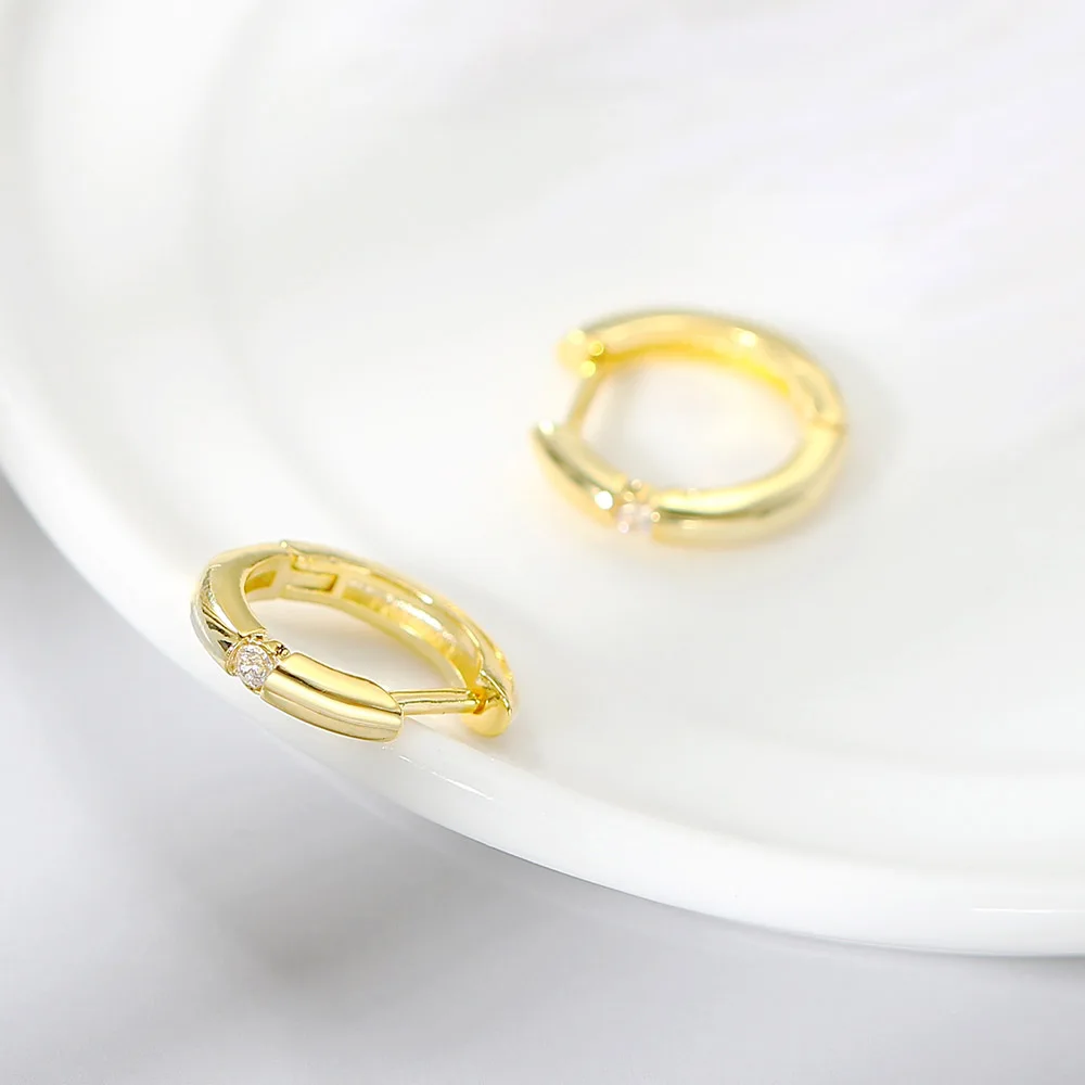 ZHOUYANG Small Hoop Earrings Women Hip Hop Jewelry Circle Round A Zircon Rose Gold Color Men Piercing Ear Clip Wholesale KBE126