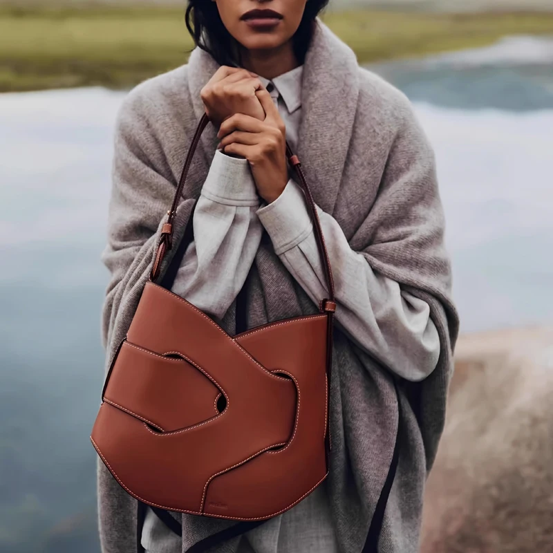 

Retro High-end Design for Women's Underarm Foreskin Woven Twisted Bag, Hand-held Single Shoulder Crossbody Bag