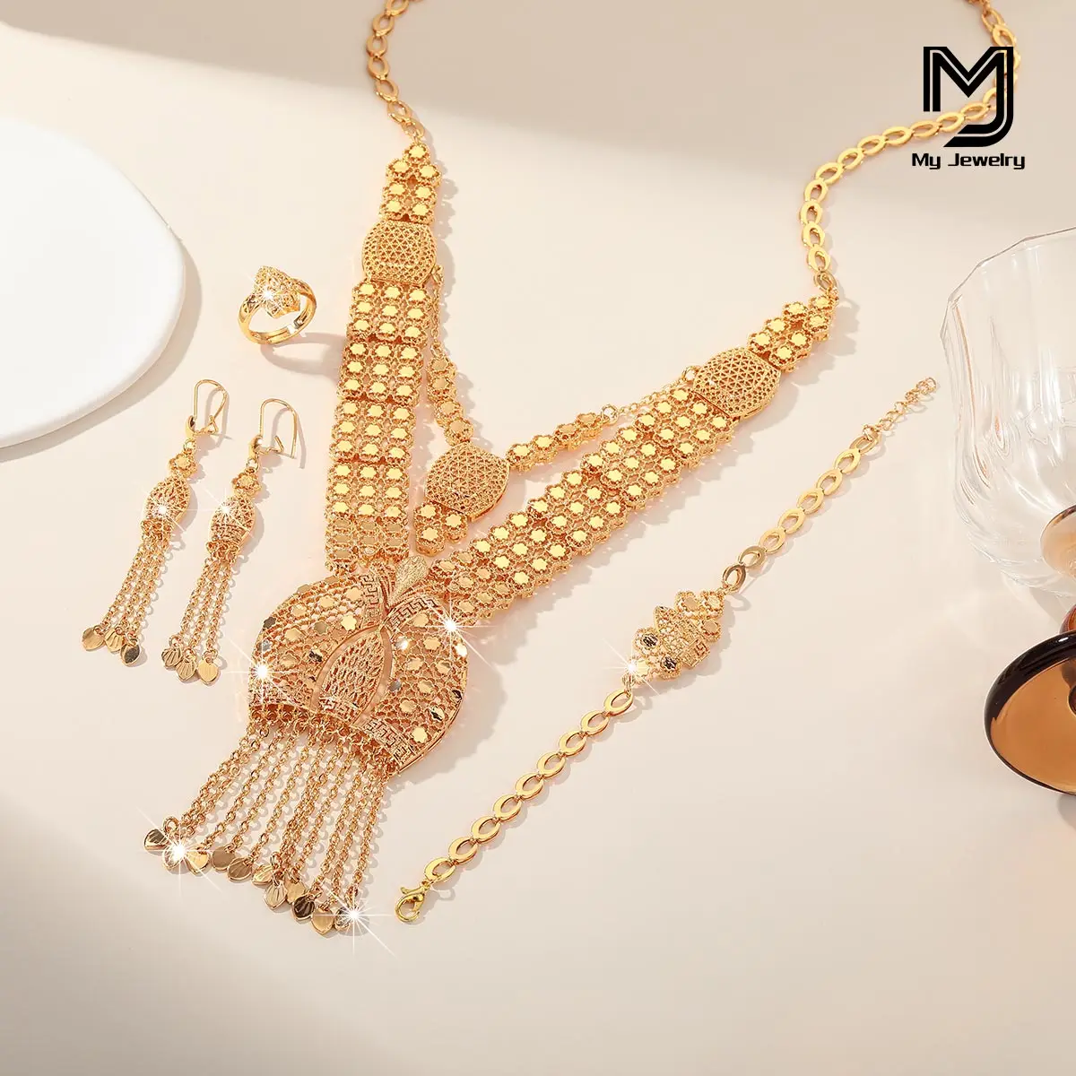 

Middle Eastern Fashion Women's Light Luxury Tassel Necklace Dubai Gold-Plated Patterned Hollow Elegant Earrings Jewelry Set Daily Casual Holiday Gift