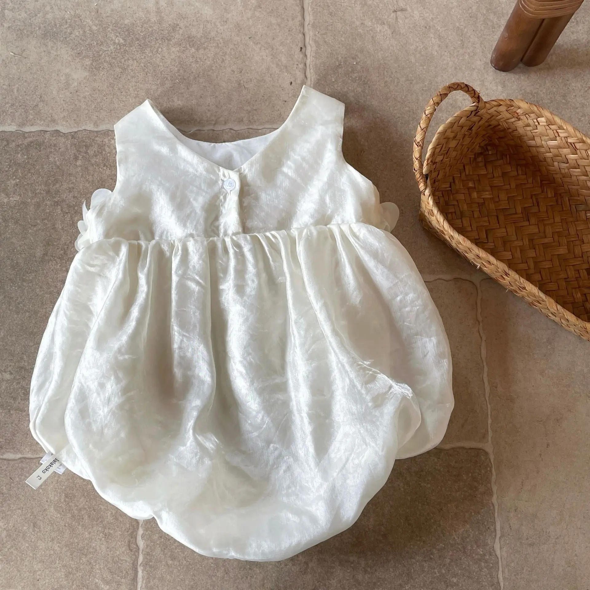 

Новый кремовый комбинезон с цветочным принтом для маленьких девочек, милая праздничная одежда для новорожденных принцесс на день рождения, 0-2T