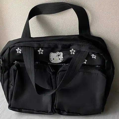 Hello Kitty svarta broderade hängväskor Y2k stor kapacitet tygväskor sminkväskor casual lager på lager bärbara necessärer för kvinnor 8 best sales svart Hello Kitty-väska - №1