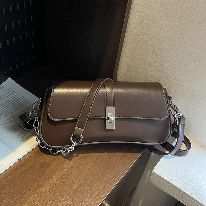 Elegancka torebka listonoszka skórzana crossbody dla kobiet, opcja na ramię, popularna torebka damska znanej luksusowej marki.