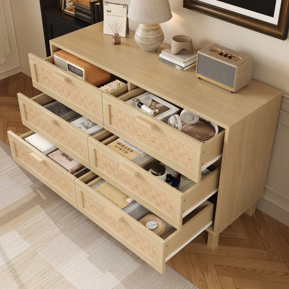 Buffet et commode élégants avec six tiroirs, placard de chambre à coucher avec beaucoup d'espace de rangement, tiroirs en rotin optique.