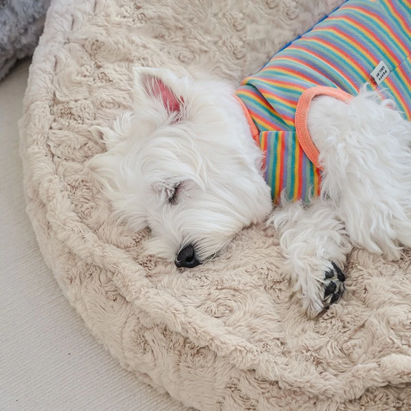 The Round And Square Pet Mat In The Cat And Dog House Is Made Of Soft Material For Dogs To Sleep Comfortably