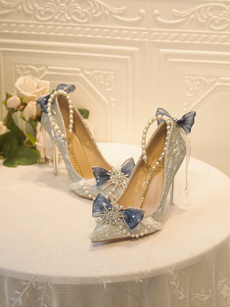 

Элегантные свадебные туфли в стиле Лолиты в стиле Лолиты с цветочным узором в стиле Лолиты, великолепный атласный бант с жемчугом и драгоценными камнями, лентой и бантом, туфли на высоком каблуке 7,5-10,5 см