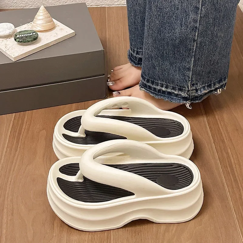 

New fashion ladies flip-flops Trendy summer beach thick bottom slippers casual outdoor comfortable sandals summer women's shoes