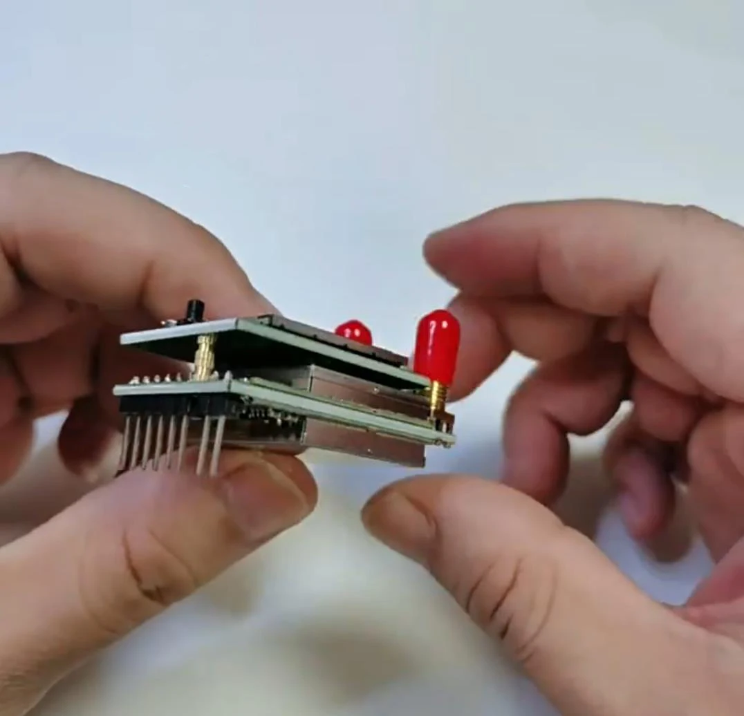 

1.2/1.3Ghz Dual Antenna VRX 9CH FPV Goggles Video Receiver Wide Band 1080Mhz To 1360Mhz For Fatshark Skyzone FPV Drone Goggles