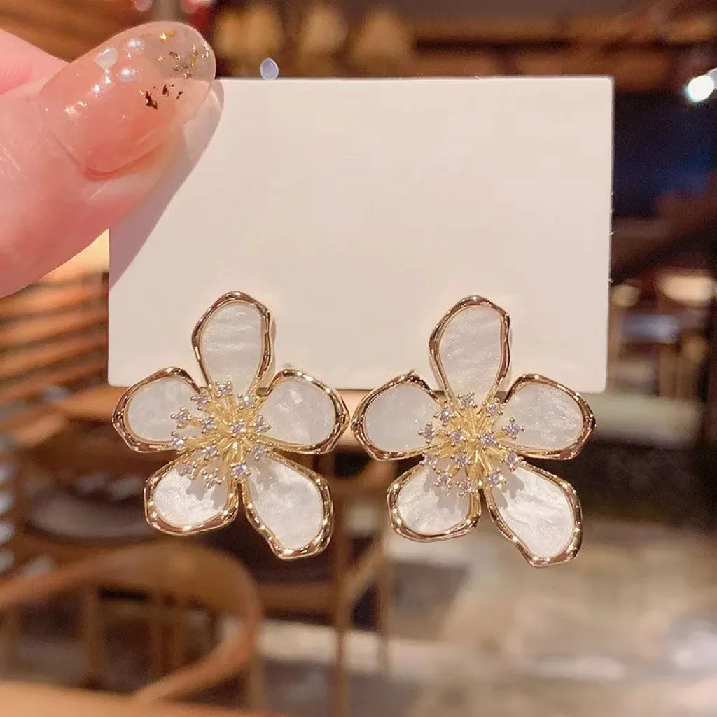 Fashion Rhinestone Personality Temperament Five Petal Flower Earrings Female Temperament Party Elegant Jewelry Accessories