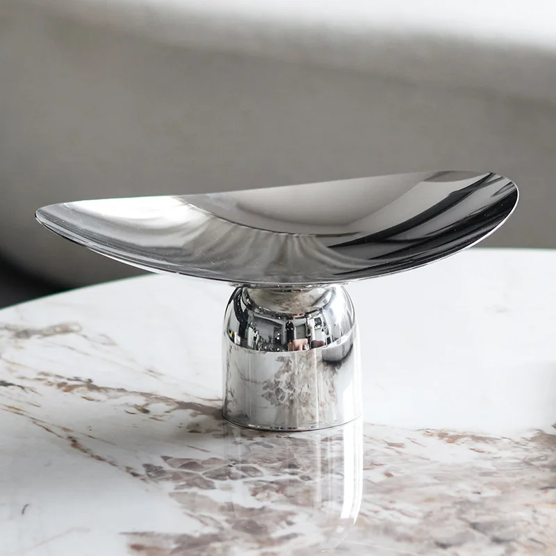 

Тарелка с фруктами в скандинавском стиле, металлическая тарелка с фруктами в форме полумесяца, орнамент, модельная комната, гостиничная комната, настольная тарелка для закусок, украшение