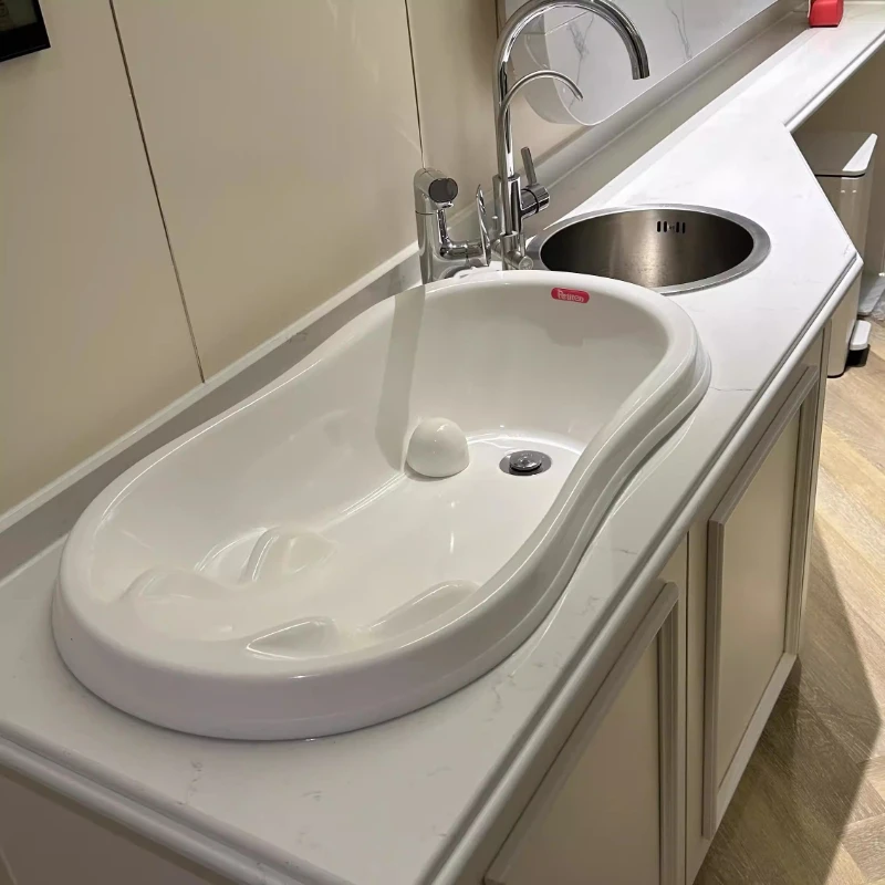 

Newborn baby soft bathtub silicone texture confinement center early education