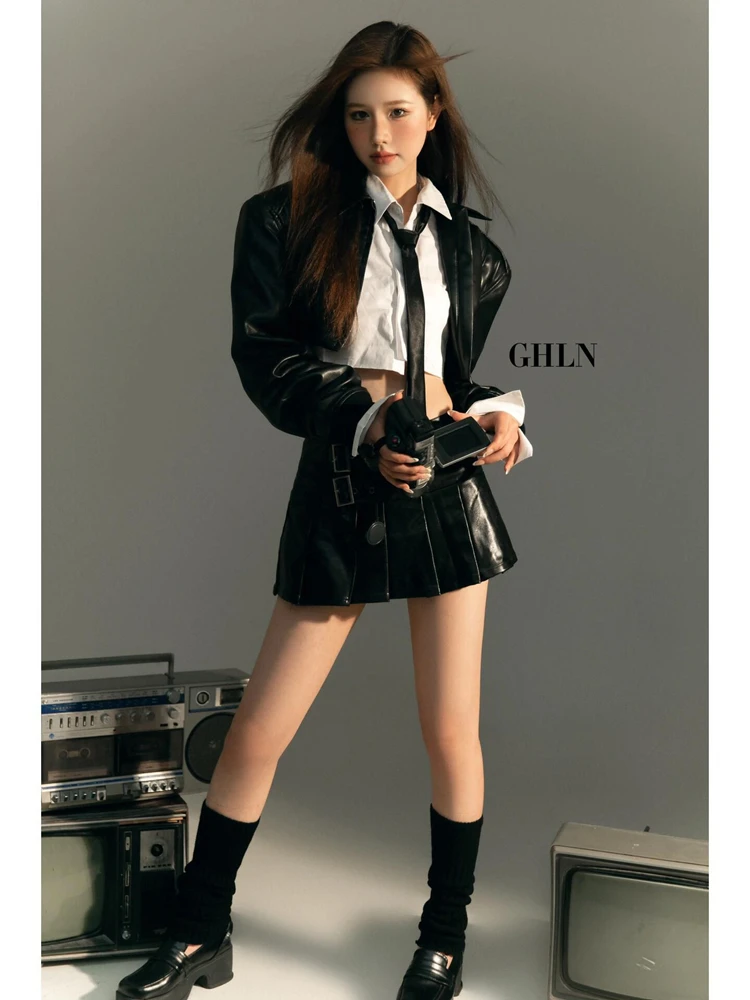

Fashionable American Retro Leather Jacket Suit for Studio Photography Hot Girl Millennium Girl Group Style Art Photography Cl...
