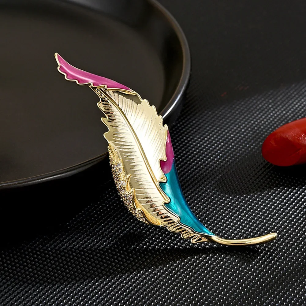 Fashion Metal Brooch Enamel Feather Brooches Simple Women's Clothing Suit Accessories Pin Unique Design Jewelry Birthday Gift