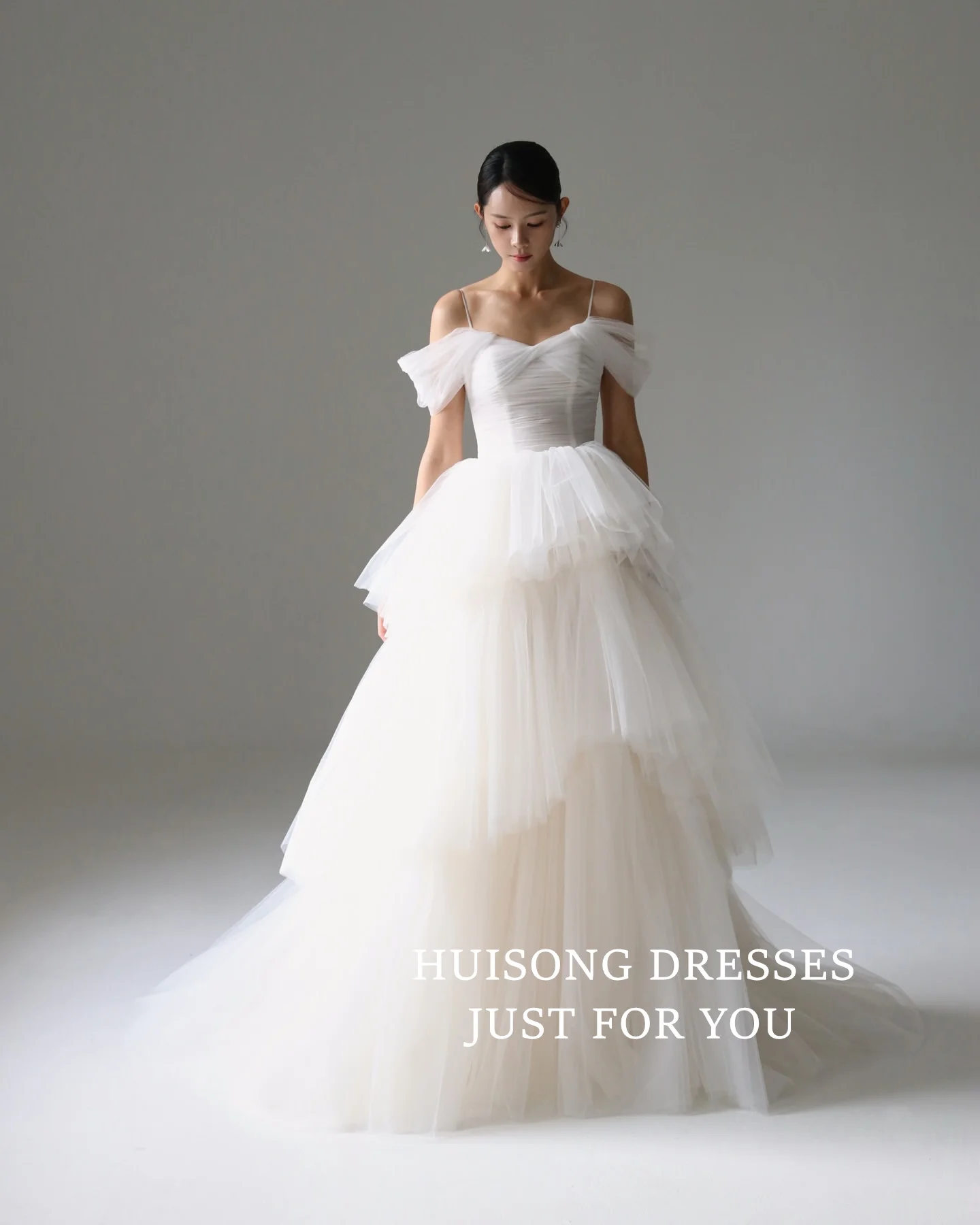 

HUISONG Customized White Tiered Ruffles Tulle Korean Wedding Dress 프롬드레스 Reception Bridal Dress Korea Wedding Photo Shoot Dress