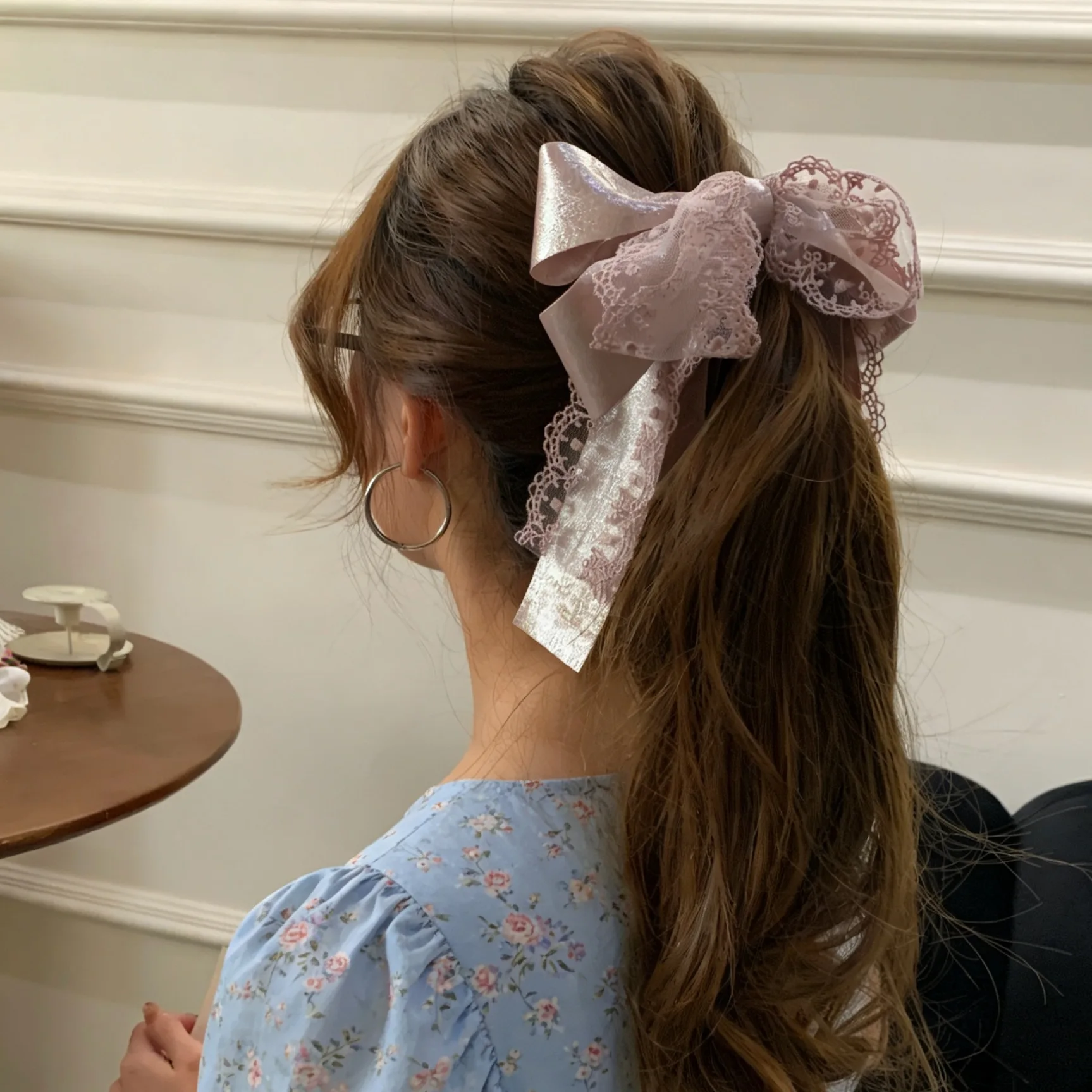 

Новая весенне-летняя заколка-банан 2026 года с кружевом и бантом, двухслойная, универсальная, для женских причесок, пучков и хвостов, премиум-класса, для повседневного использования