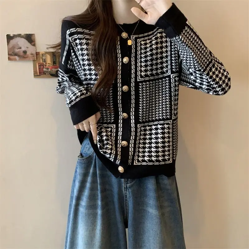 Autumn Winter New Fashion Round Neck Long Sleeve Plaid Cardigan Women's Clothing Loose Knitting Trend All-match Button Chic Tops