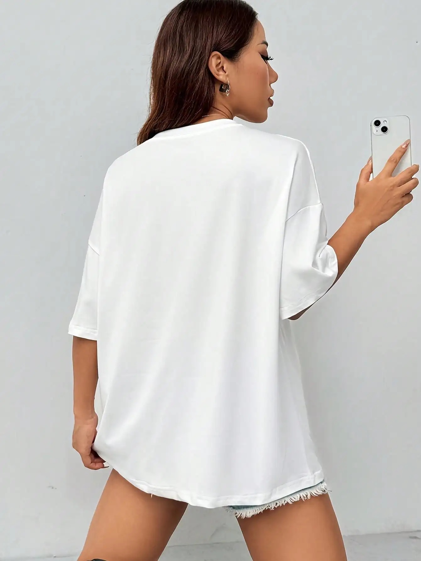 تي شيرت نسائي منقوش عليه رسوم كرتونية مصنوع من مزيج البوليستر، كاجوال قابل للغسل في الغسالة برقبة دائرية وأكمام مكشوفة الكتف