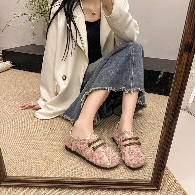 Sapatos baixos femininos 2025 nova sola macia de cabeça redonda superfície macia malha oco respirável deslizamento-em sapatos femininos plus size